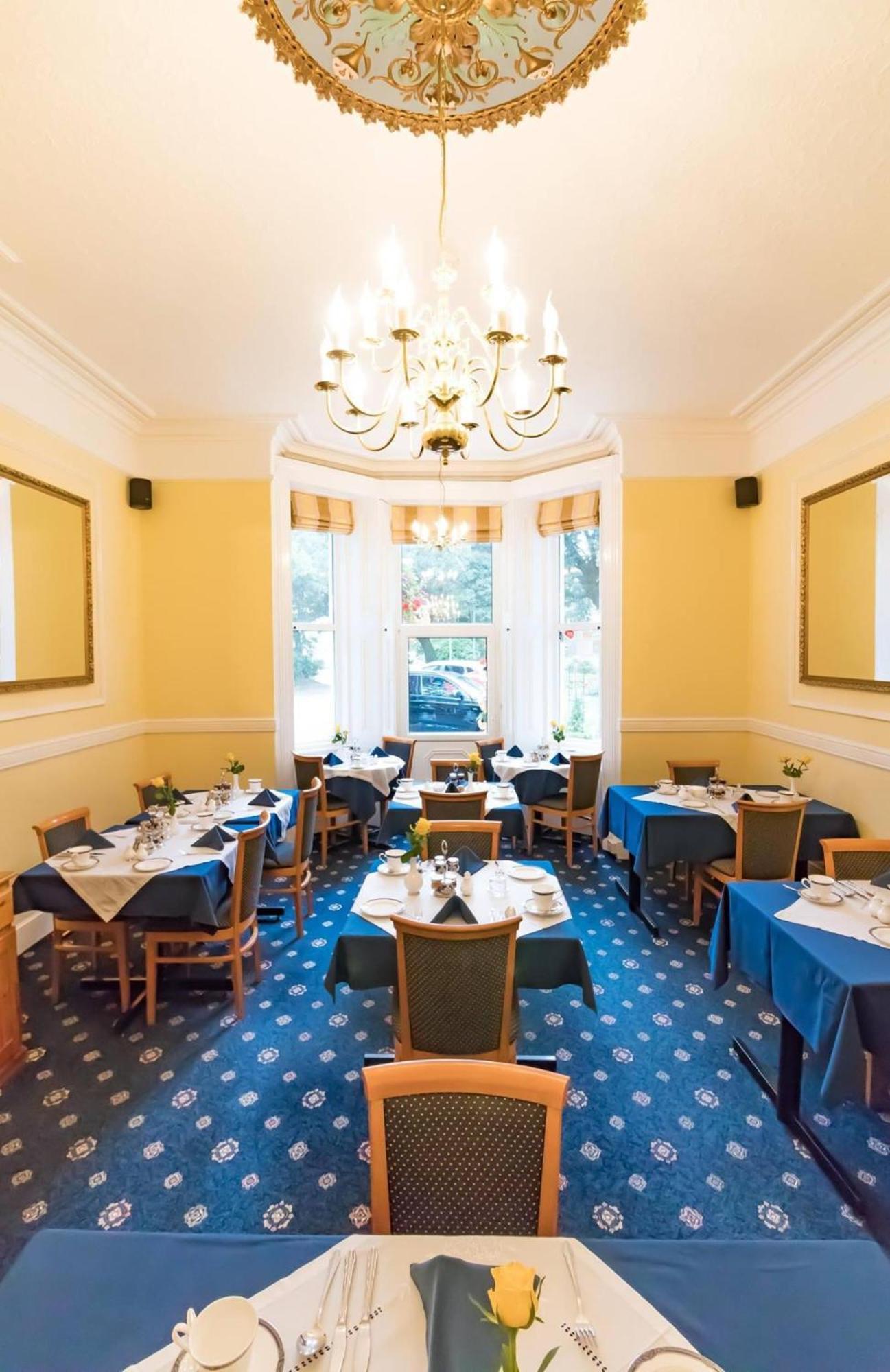 Balincourt Hotell Bournemouth Exteriör bild The dining room at the hotel