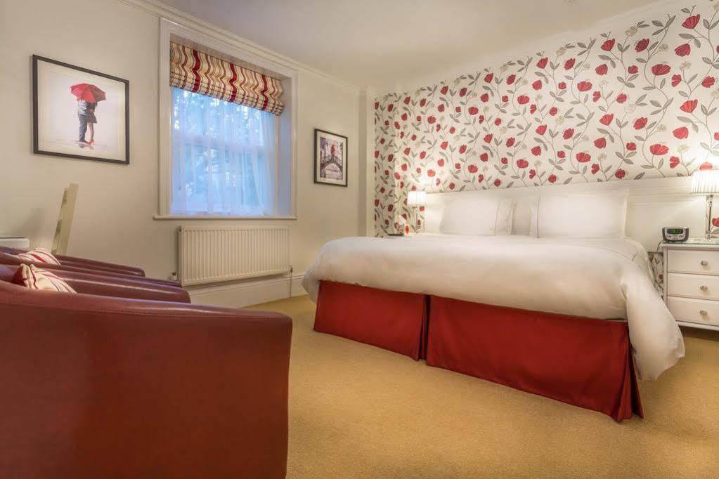 Balincourt Hotell Bournemouth Exteriör bild A bedroom at the hotel