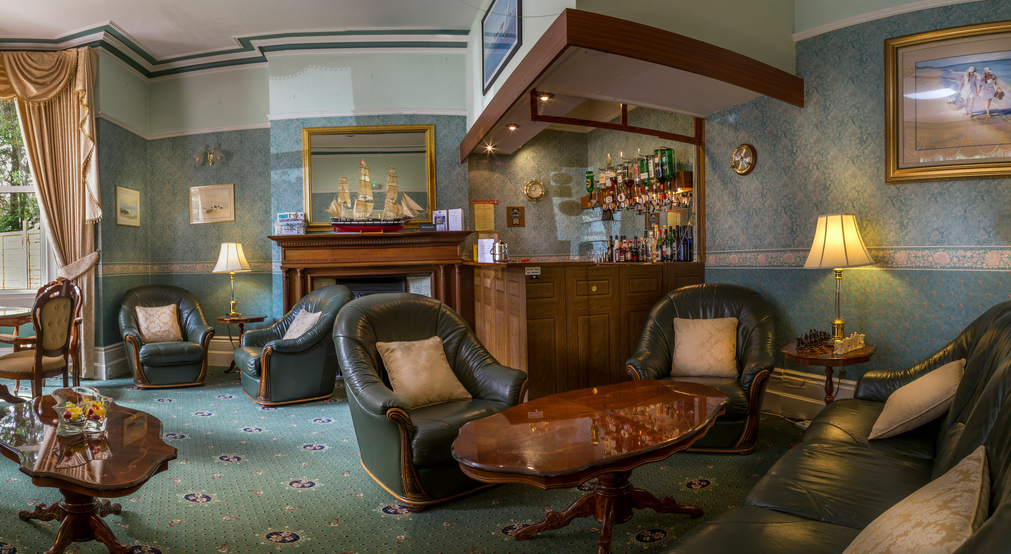 Balincourt Hotell Bournemouth Exteriör bild The bar at the hotel