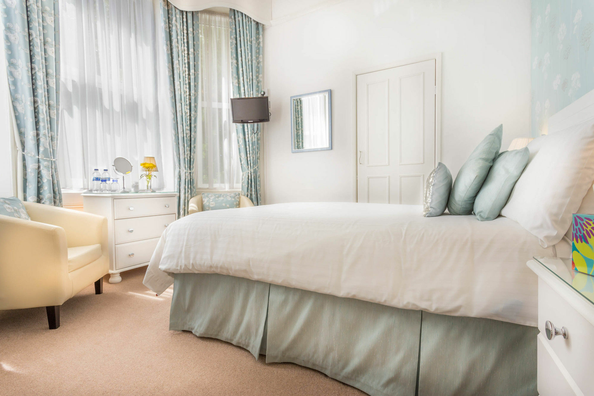 Balincourt Hotell Bournemouth Exteriör bild A bedroom at the hotel